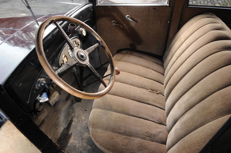 Интерьер Chevrolet International Sedan 1929 года  (фото 5 из 10)